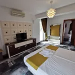 Paun 3*
