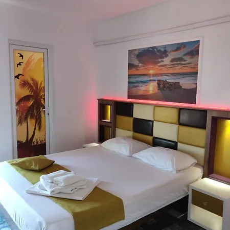 Paun コスティネシュティ