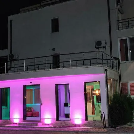 Paun コスティネシュティ