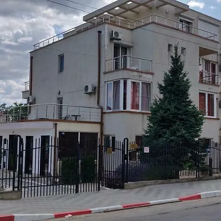 ゲストハウス Paun