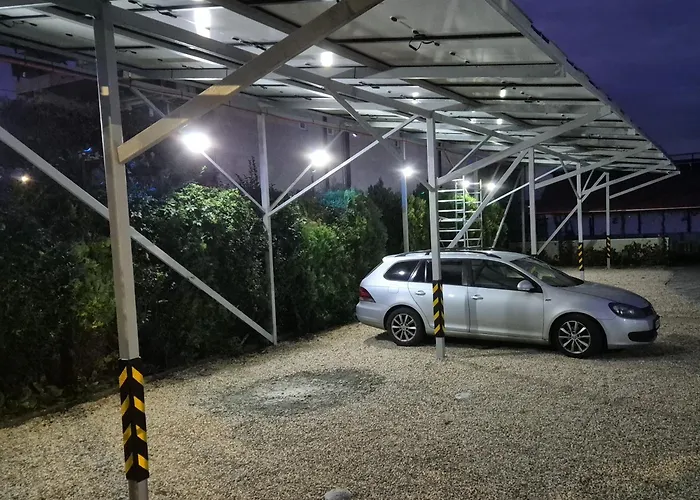 Paun 3* كوستِنيست